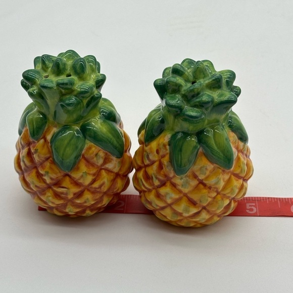 Chesapeake Bay Pineapple Salt and Pepper Set - Picture 6 of 7